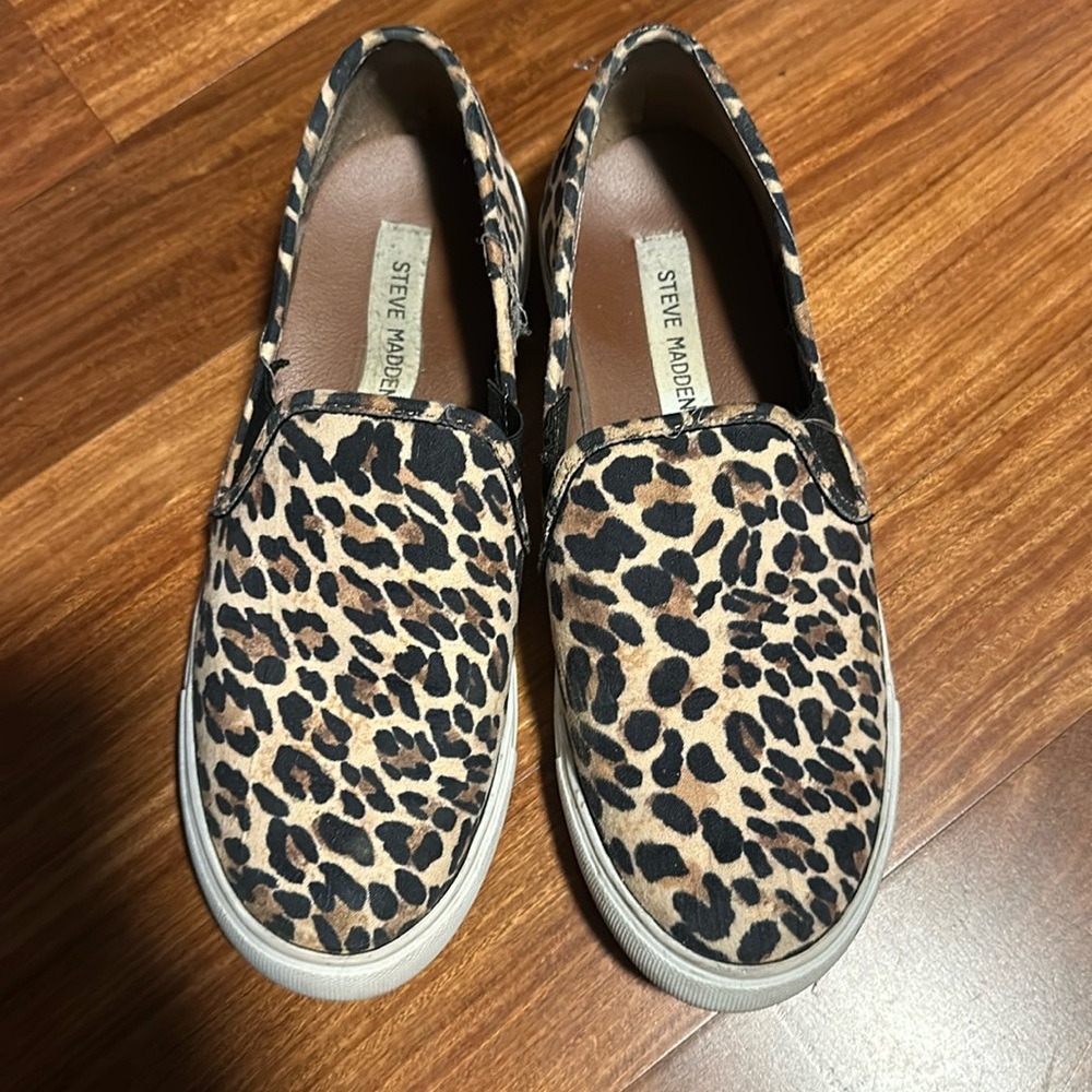 Steven Madden Animal print shoes. Size 8
